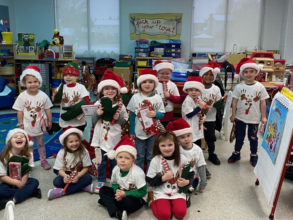 Picture of Mrs. Dalys PreK class in Santa hats